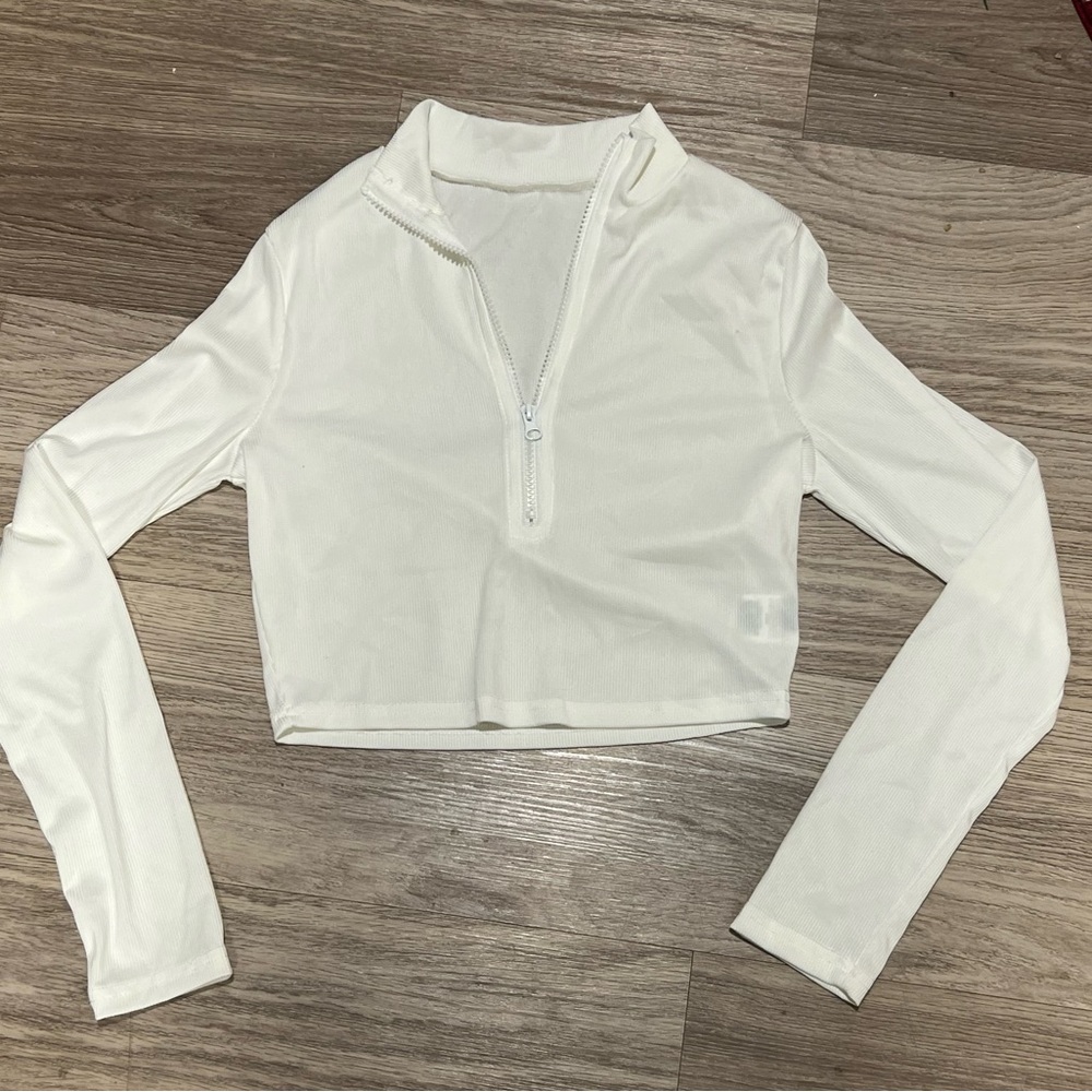 SHEIN 2 pack White and Black Zip-Up Long Sleeve Crop Top